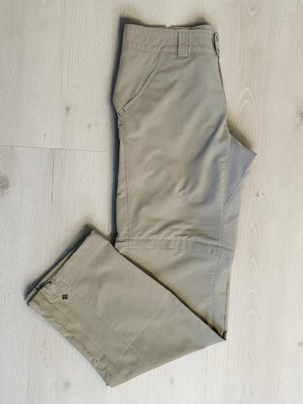 Columbia Woman’sTan Convertible Pants - Lightweight Outdoor Style Size 8